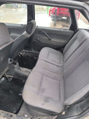 Volkswagen: Volkswagen Passat: 1989 г., 1.8 л, Механика, Бензин, Седан — 12