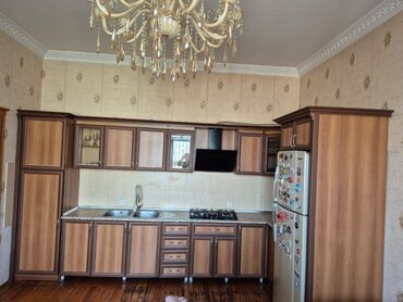 Masalar və oturacaqlar: Mətbəx mebeli satılır 350₼. Yaxşı vəziyyətdədir. Ölçü 6.5. Üzərində