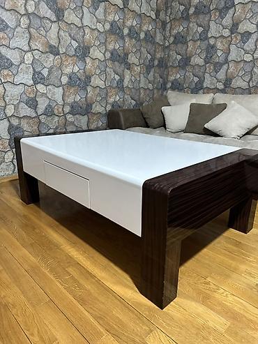 salon divan: Dördbucaq masa, Açılmayan, Təkərsiz, Parlaq laminat, Zəmanətsiz, Ödənişli çatdırılma, Ünvandan götürmə — 1