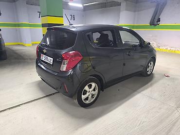 škoda octavia: Chevrolet Spark: 2017 г., 1 л, Вариатор, Бензин — 6