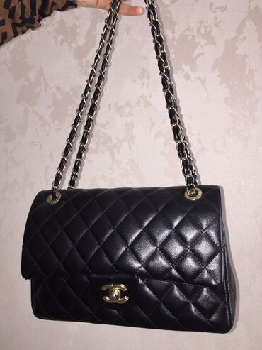 mini çanta: Chanel çanta yenidir işledilmeyib 
Qara rengde 
15 manat