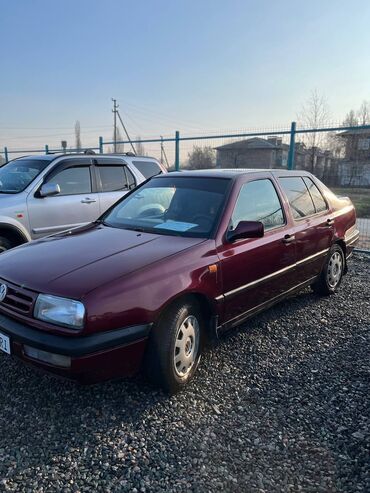 машинка на бензине: Volkswagen Vento: 1992 г., 1.8 л, Механика, Бензин, Седан