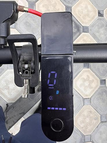 explore smart samokatları: Elektrik skuter – şık qara dizayn, LED displeyli - Korpus: yığcam və — 4