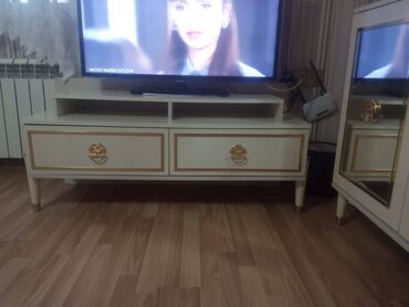 Qonaq otağı dəstləri: Yeni, Dolab, Komod, Masa və oturacaqlar — 8