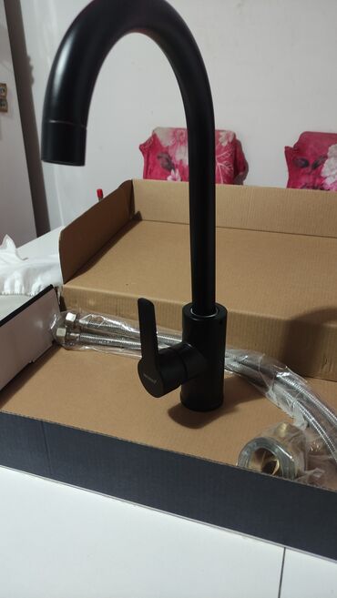 WC šolje i lavaboi: Moderna i kvalitetna sanitarija i slavine za kuhinju i kupatilo — 20