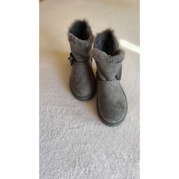 Ugg obuća: Ugg čizme, bоја - Siva, 39 na lalafo.rs — 6 Ugg obuća: Ugg čizme, bоја - Siva, 39 — 6