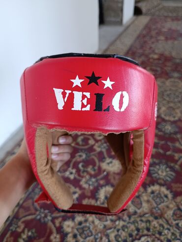 срочно продаю в связи с переездом: Шлем VELO красный. Покупали 3 месяца назад, одевал мало максимум 5