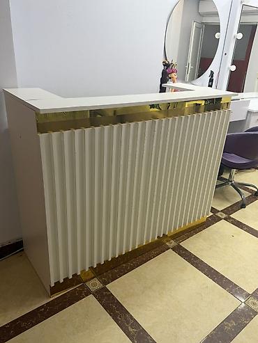kundur: Resepsiyon masası / qarşılanma stendi - Dizayn: L‑formal, ön hissəsi — 1
