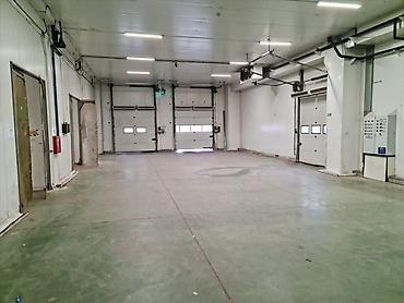 Nekretnine: Izdaje se zgrada 3200m2 . Deljiva na nezavisne celine od 200m2 na — 4