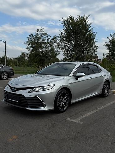 byd e1: Toyota Camry: 2023 г., 2.5 л, Автомат, Гибрид, Седан — 2