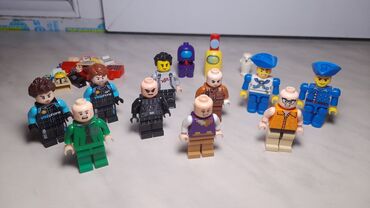Oyuncaqlar: Müxtəlif tematiklərdə və dizaynlarda olan bir qrup LEGO fiquru lalafo.az -da Oyuncaqlar: Müxtəlif tematiklərdə və dizaynlarda olan bir qrup LEGO fiquru