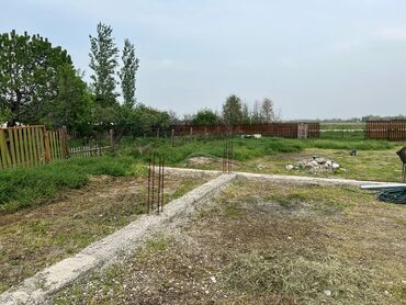 продается орошаемая земля в жайылско районе алтыр будёновка 5 40 гектар цена договорная с довой проблем нету оформление сразу: 5 соток, Для строительства, Договор купли-продажи