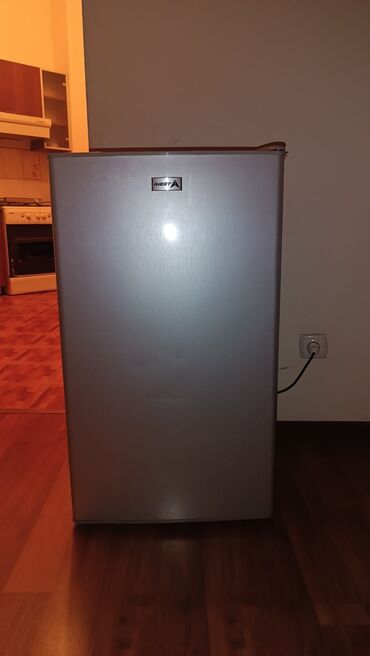 походный холодильник: Холодильник Avest, Б/у, Минихолодильник, 5 * 90 *