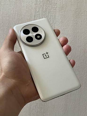 OnePlus 13, Б/у, 256 ГБ, цвет - Белый, 1 SIM, 2 SIM, eSIM