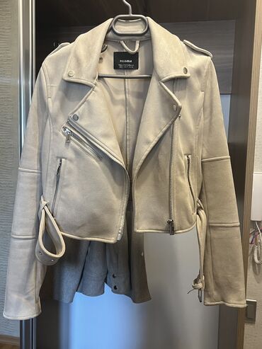 Куртки: Женская куртка Pull and Bear, M (EU 38), цвет - Бежевый