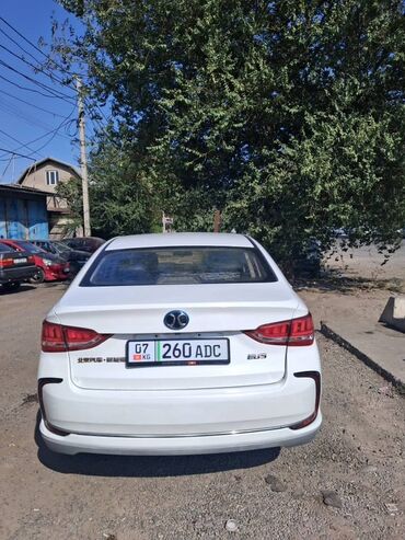 авто с дальнейшим выкупом бишкек: Электромобиль седан BAIC BJEV EU5 (надпись EUS на крышке багажника)