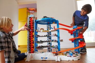 oyuncaq gitara: Hotwheels super ultimate garage