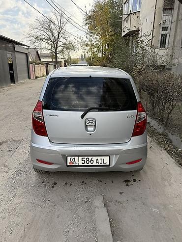 bmw 3: Hyundai i10: 2012 г., 1.1 л, Механика, Бензин, Хэтчбэк — 3
