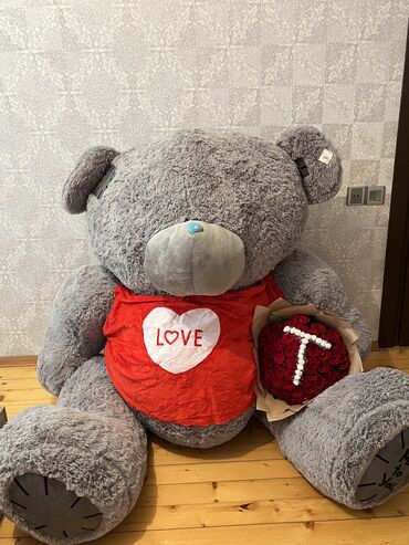 satilir: Teddy satılır. Ölçüsü : 150 cm Qiymet: 150 AZN (Real alıcıya endirim