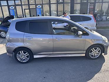 Honda: Honda Fit: 2002 г., 1.3 л, Автомат, Бензин, Хэтчбэк — 3