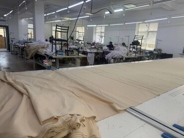 Швеи: Срочно требуются швеи и технолог с опытом работы.Шьем верхние одежды