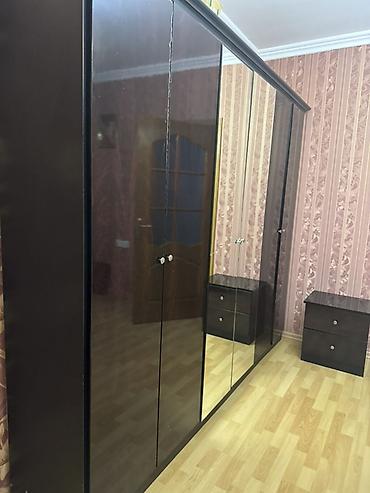 divar skaflari: İşlənmiş, 6 qapı, Güzgülü, Qəhvəyi, Açılan, Düz dolab — 4