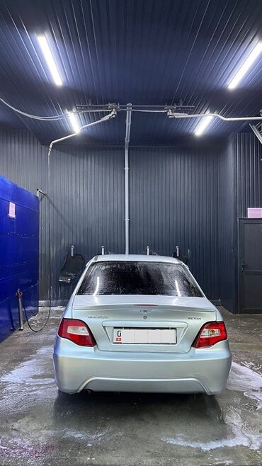 машына приора: Daewoo Nexia, серебристый седан - Кузов: 4‑дверный седан, цвет