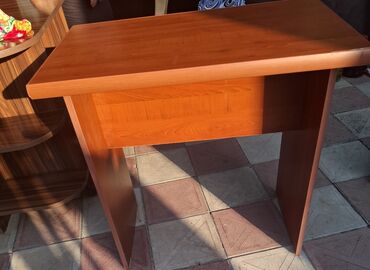 Bra, divar lampaları: Şüşə kölgəli, şirli metal əsaslı, dekorativ qızılı detallı bir divar — 6