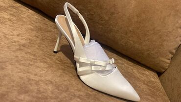 Tuflilər: Tuflilər, Charles&Keith, Ölçü: 38, Yeni lalafo.az -da Tuflilər: Tuflilər, Charles&Keith, Ölçü: 38, Yeni