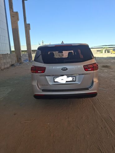 семиместные машины: Kia Carnival: 2018 г., 2.2 л, Автомат, Дизель, Минивэн