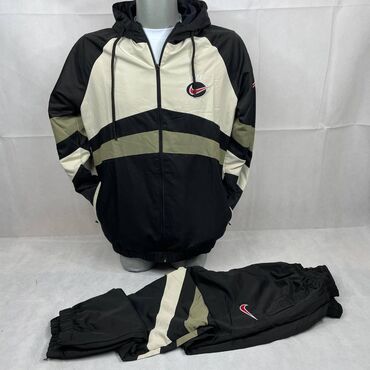 Trenerke: Nike muška trenerka

Novo
Veličine s m l xl 2xl 3xl — 10