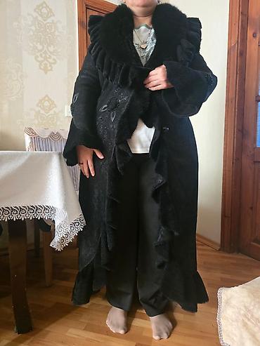 Qadınlar üçün uzun qara kürk-palto - Model: Uzun, A-kəsimli siluet lalafo.az -da Qadınlar üçün uzun qara kürk-palto - Model: Uzun, A-kəsimli siluet