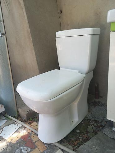 hamam ucun rəf: Hamam dəsti – lavabo şkafı, güzgülü üst dolab, duş kabinası və unitaz — 3