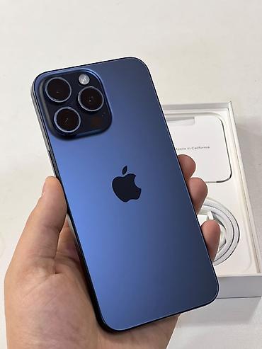 iphone 11 elde: IPhone 15 Pro, Mavi — 1