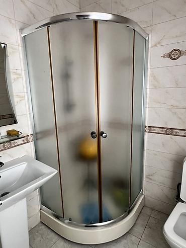 Santexnika: Duş kabini – yarımdairə forması, sürüşən qapılarla - Ölçü: təxmini — 1