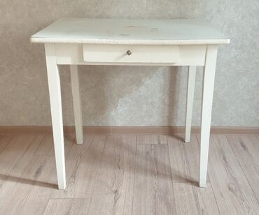 стол с вытяжкой: Кухонный Стол, цвет - Белый, Б/у