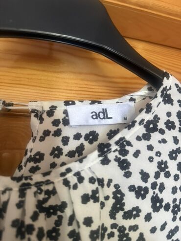 сибирское здоровье кальций для детей: AdL qadın bluzası – ölçü M - Rəng: ağ fonda qara xırda çiçək naxışı -