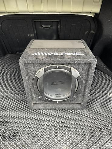 Активный сабвуфер Alpine SWE-815 со встроенным усилителем * Бренд