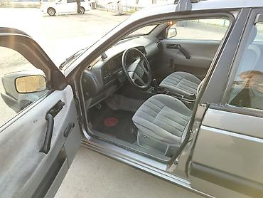 Volkswagen: Volkswagen Passat: 1991 г., 1.8 л, Механика, Бензин, Седан — 11