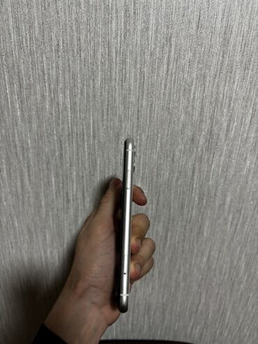 Apple iPhone: IPhone X, Gümüşü, Face ID — 12