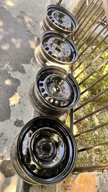 15 disqi: İşlənmiş Disk Kia R 15, 5 Boltlu