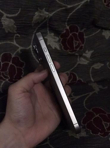 Apple iPhone: IPhone 15 Pro Max, Б/у, 256 ГБ, Серебристый, Кабель, Чехол, 87 % — 6