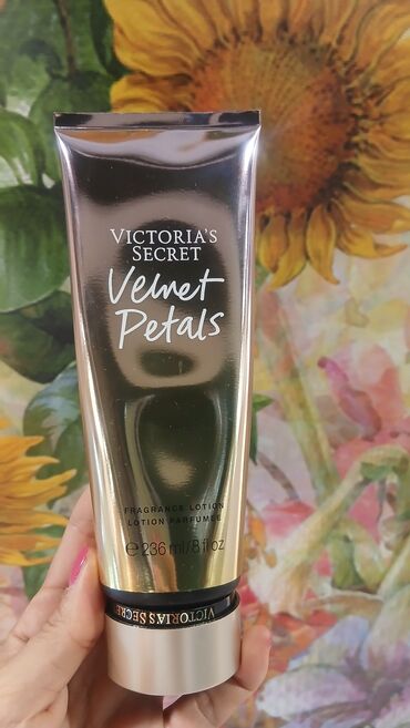 Nega kože: Hidratantni losion za telo „Victoria's Secret Velvet Petals“ obogaćen