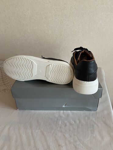 Krasofkalar və idman ayaqqabıları: Başlıq: 🌟 Tam Yeni Trendyol Ayaqqabısı – 41 Ölçü 🌟 Məzmun — 5