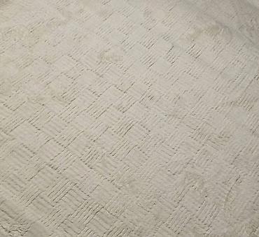 rosra sat: Vuneni tepih – krem boja, reljefni dezen kocki Dimenzije 200x160cm - — 2
