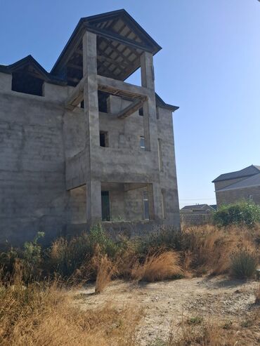 Həyət evləri və villaların satışı: 3 mərtəbəli fərdi yaşayış evi – karkas və divarlar tamamlanıb, dam
