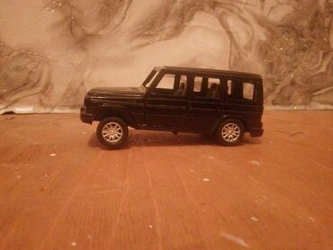 maqnit oyuncaqlar: Qara rəngli metal oyuncaq SUV model maşın - Korpus: metal die-cast