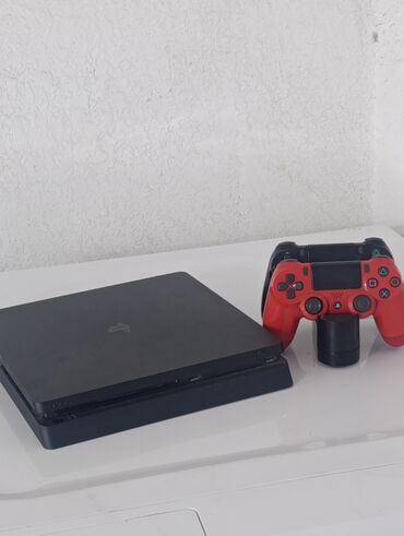 Sony PlayStation: Sony PlayStation 4 Slim + 2 геймпада DualShock 4 и зарядная станция 🎮