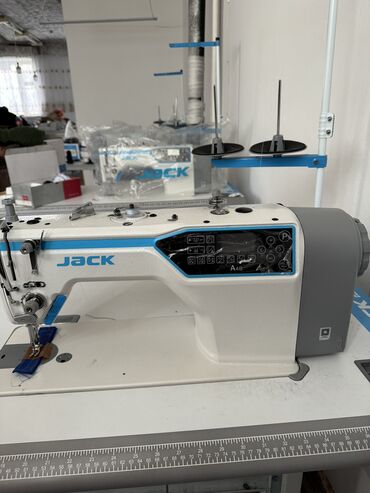 Другое оборудование для швейных цехов: Срочно!!!!Продаю швейные машинки( практически не пользовались)