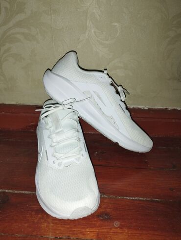 Krasofkalar və idman ayaqqabıları: Nike Downshifter 13